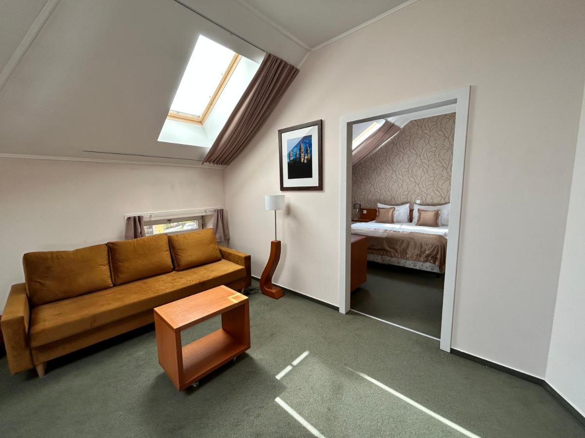 Boutique Hotel Sopianae Печ Екстер'єр фото