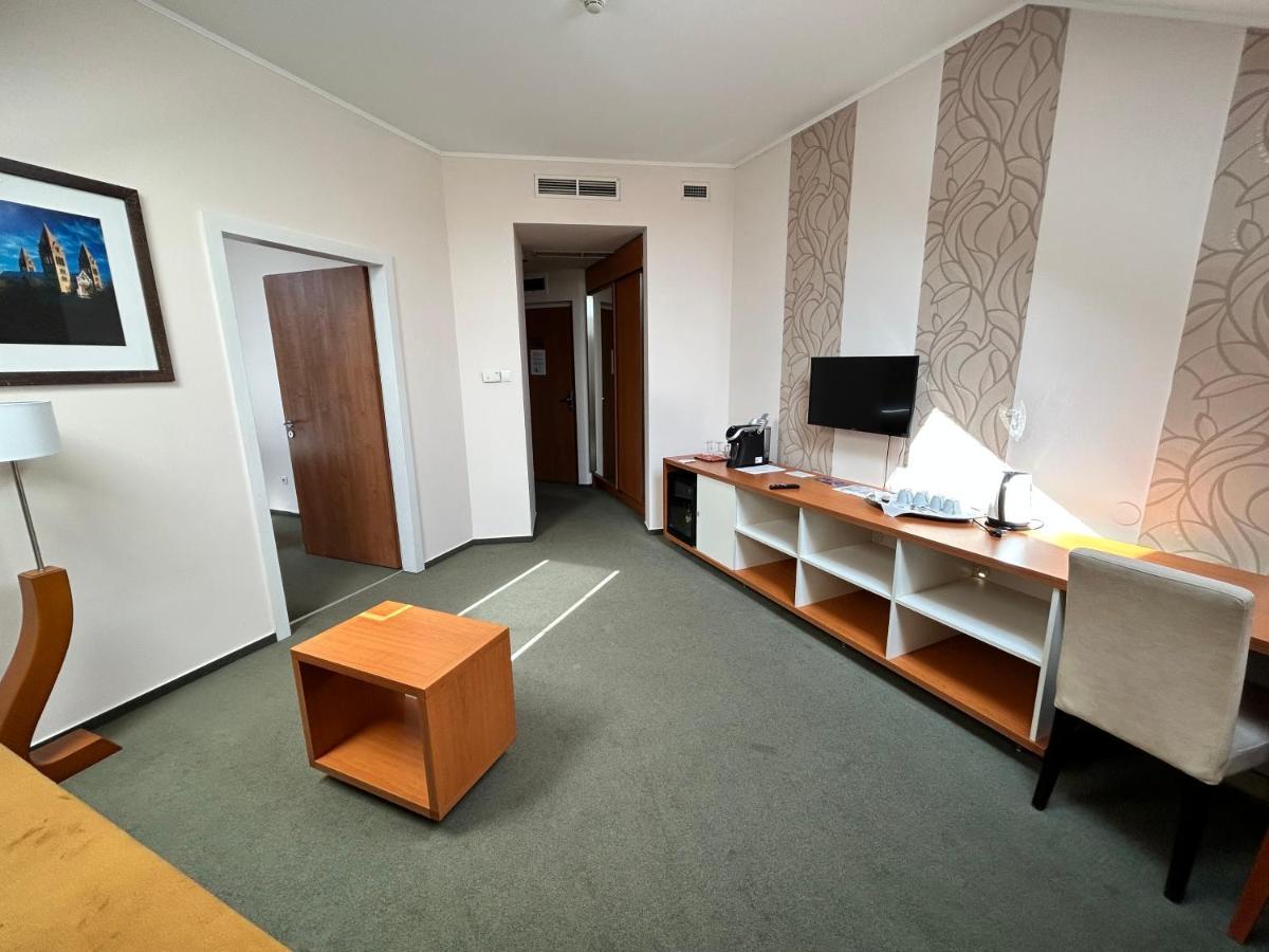 Boutique Hotel Sopianae Печ Екстер'єр фото