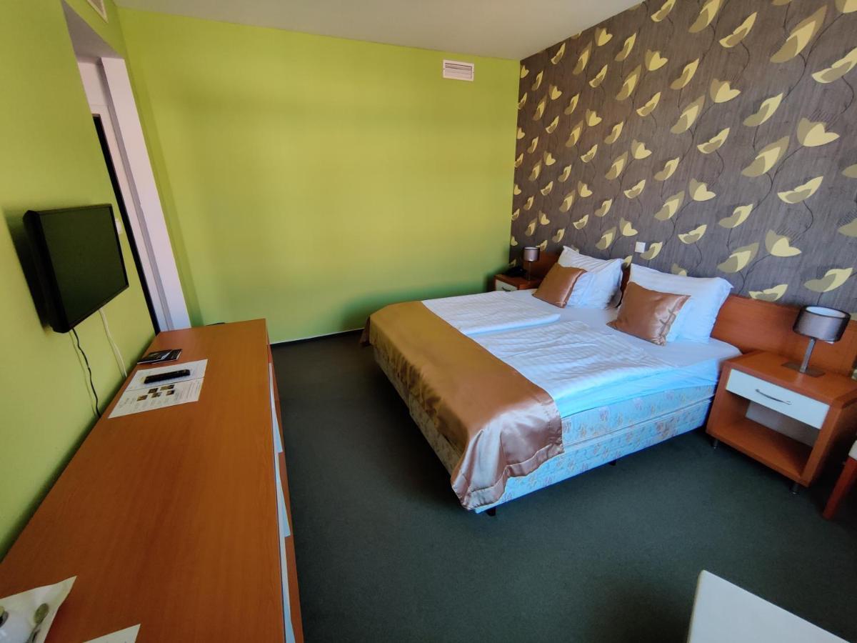 Boutique Hotel Sopianae Печ Екстер'єр фото