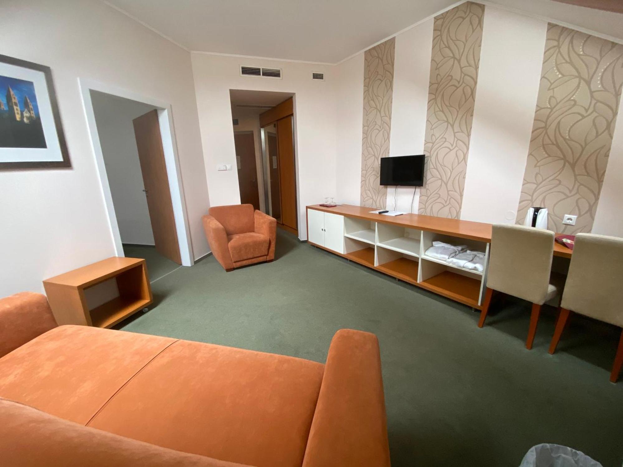 Boutique Hotel Sopianae Печ Екстер'єр фото