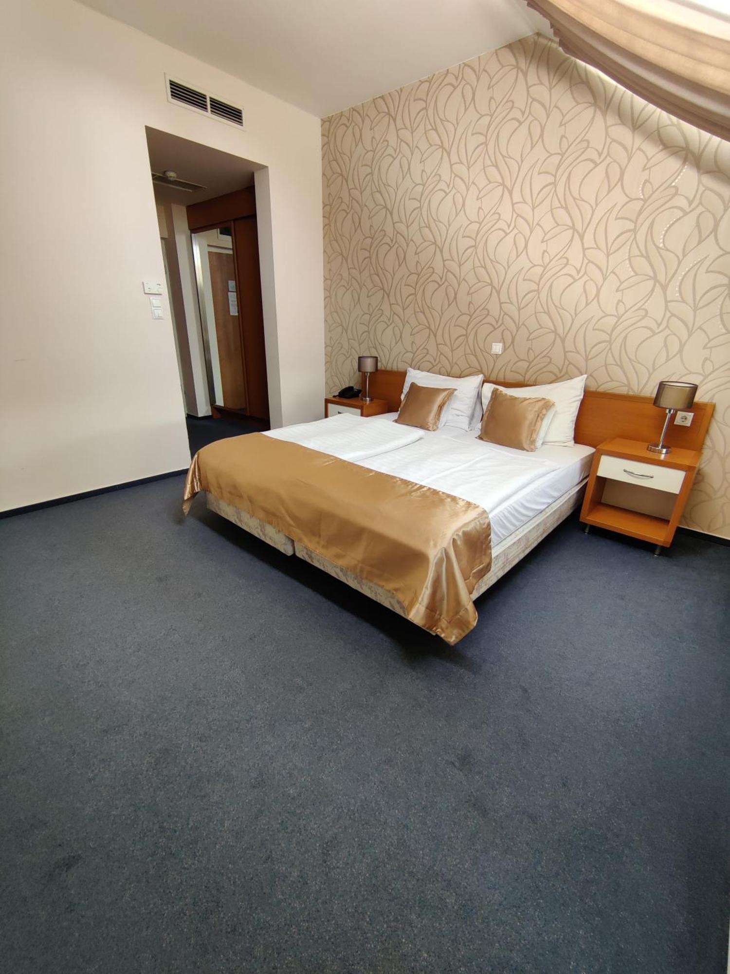 Boutique Hotel Sopianae Печ Екстер'єр фото